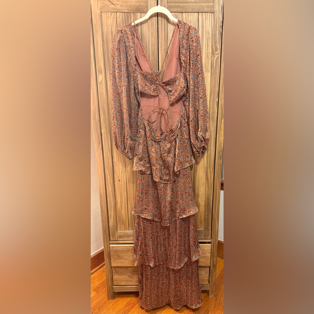 ASTR The Label Anora Maxi Dress XS Copper Floral Tiered Open Back Wedding Guest - Picture 6 of 12
